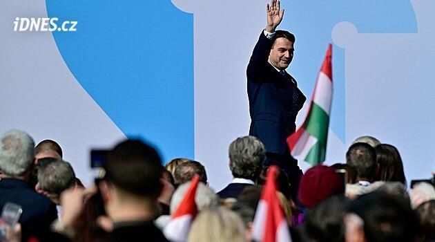 „Lidé jako on se rodí jednou za pět set let.“ Macinka v Maďarsku velebil Orbána